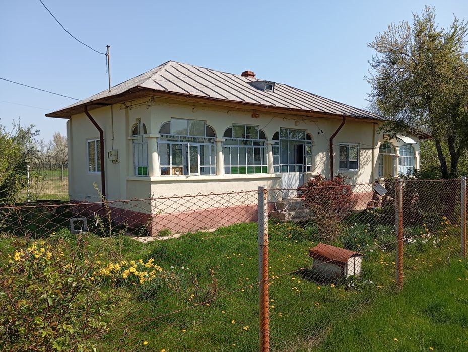Casa de vânzare în Jud. Argeș.