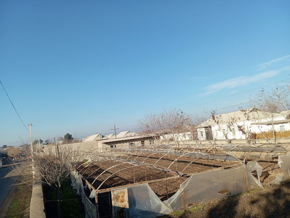 Yer uchastkasi sotiladi.