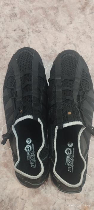 Продам кроссовки Bona