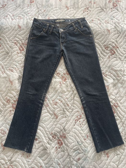 Графитовые и синие джинсы