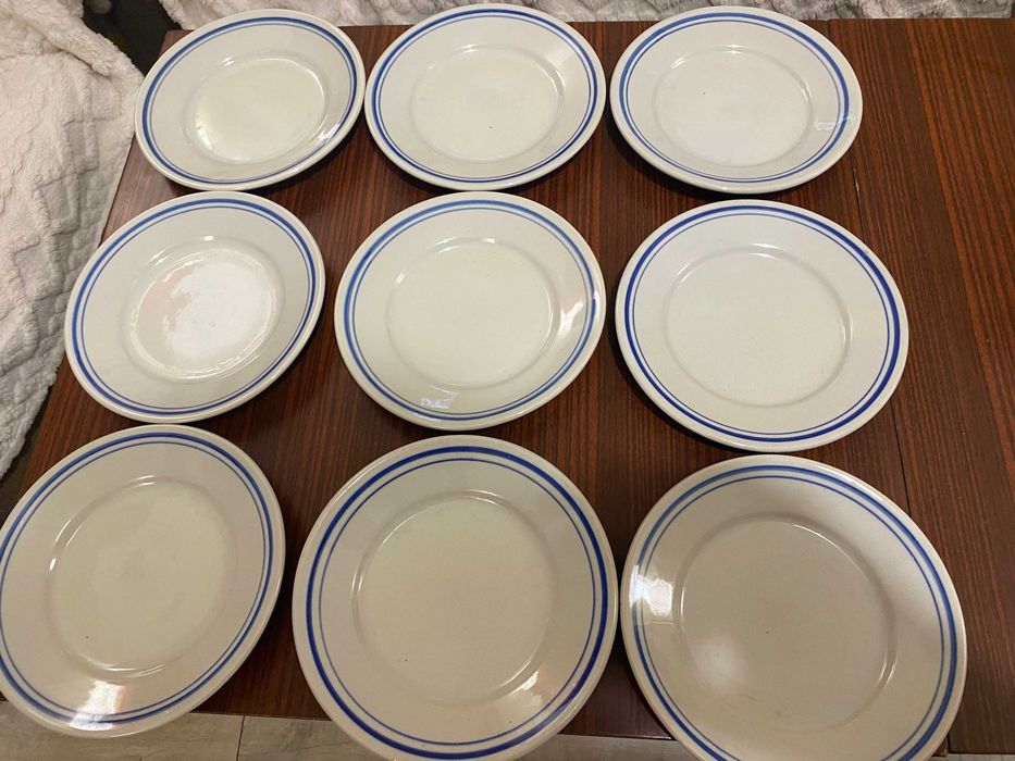 Старовремски порцеланови чинии с двоен син кант, плитки