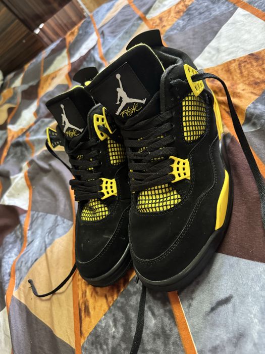 Air Jordan 4 Retro “Thunder”