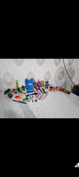 Разнообразный набор детских игрушек