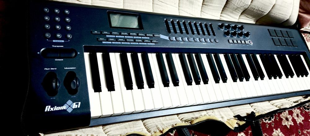 М Аудио,миди клавиатура