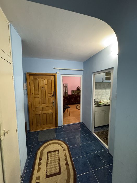 Vând apartament cu 2 camere, zona Roșiori cu Școlilor