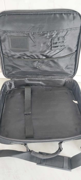 Geanta laptop Trust si geanta foto Lowepro 120+