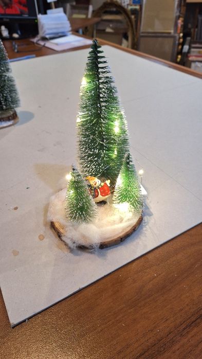 Нови ръчно изработени елхи и декорацийй