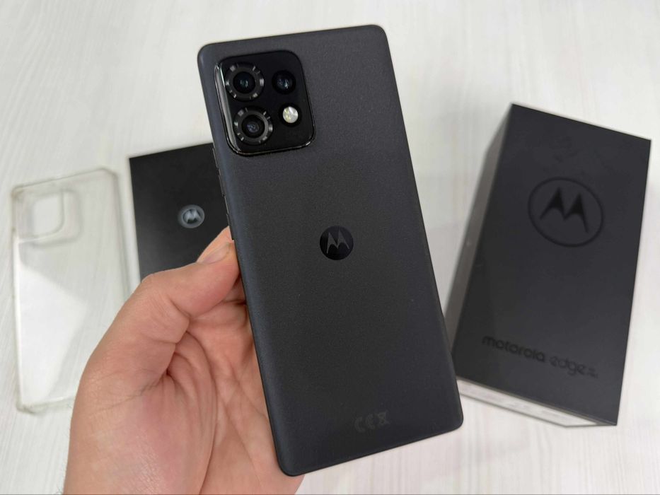 Motorola Edge 40 Pro, 256+12GB, în cutie cu husă