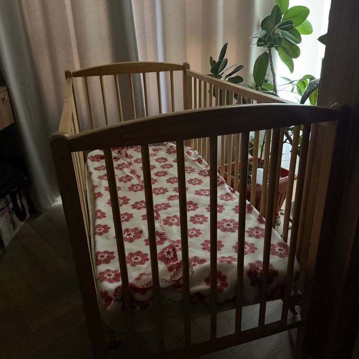 Продам детский кровать монеж