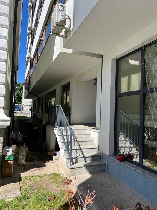 SPATIU COMERCIAL LANGA NOD CAFE zonă centrală, bloc nou, loc de parcare inclus