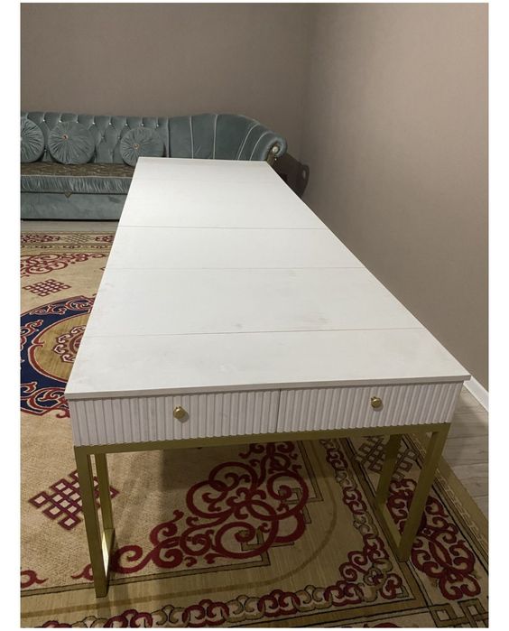 Продам стол новый
