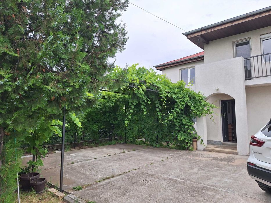 Vand casa cu 4200 178000 eur