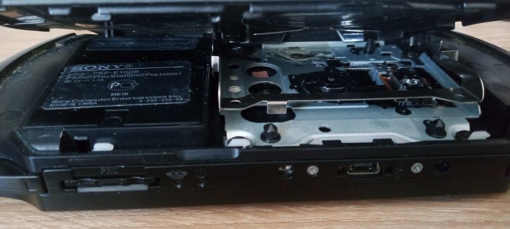 Продам SONY PSP консоль