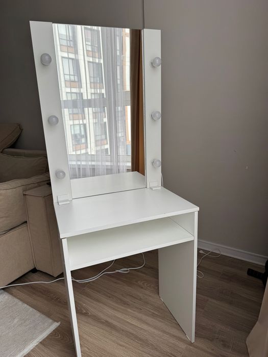 Тумба/стол для визажиста