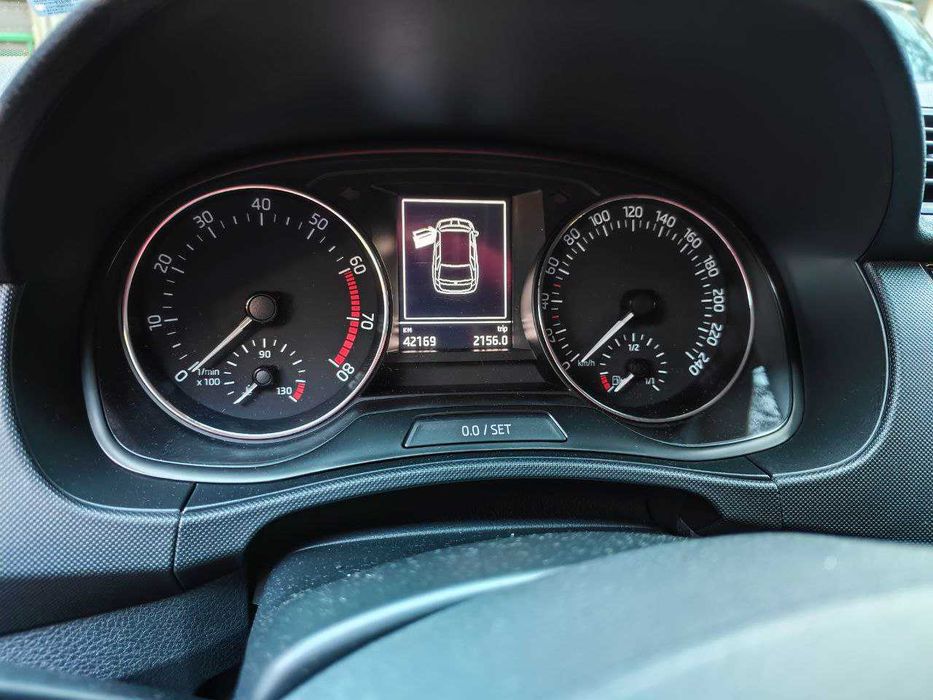 Продавам Шкода Фабия