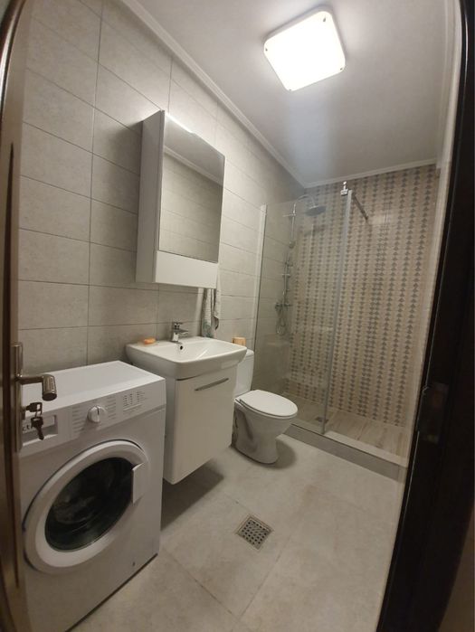 Inchiriez casa Lacul Tei