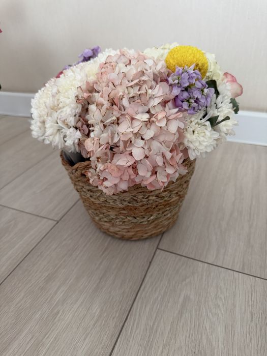 цветы в корзине