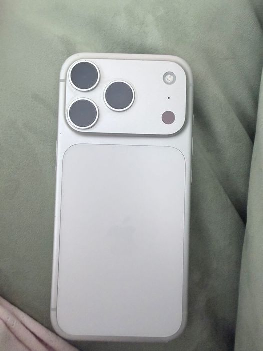 Продам IPhone 17 pro