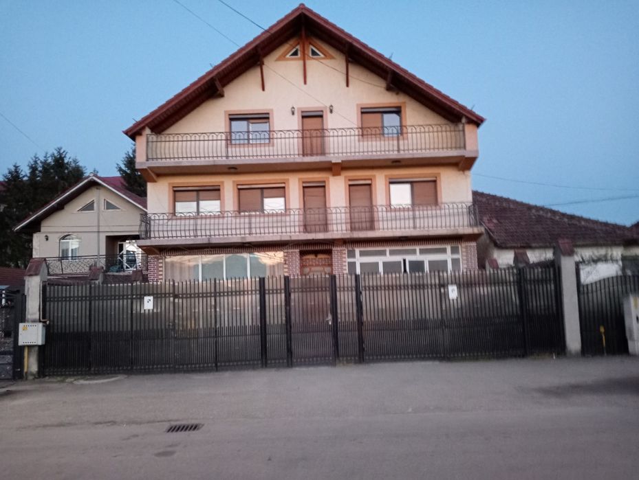 Spațiu comercial de închiriat – ideal pentru clinica medicala/magazin / birou / salon