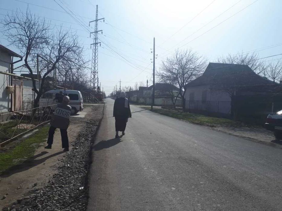 Сырдарё шахрида 14 сотих, 5 хонали ховли уй сотилади.