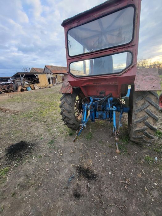 Se vinde tractor