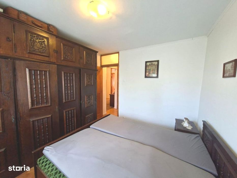 Apartament 3 camere decomandate zona Scoala de Inot