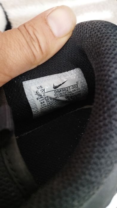 Маратонки Nike, Adidas