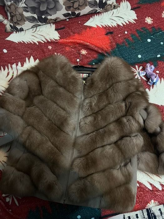 Продаю шубу мех песец.