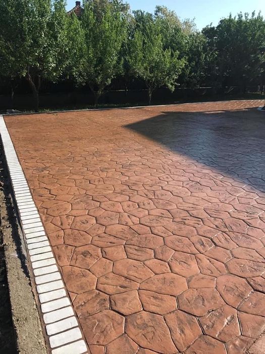 Decorațiuni din beton amprentat curti gradin garduri case scari