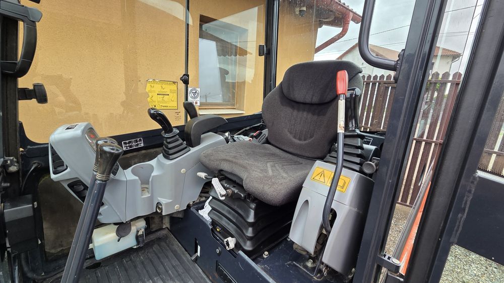 Vând Miniexcavator Kubota 030-4