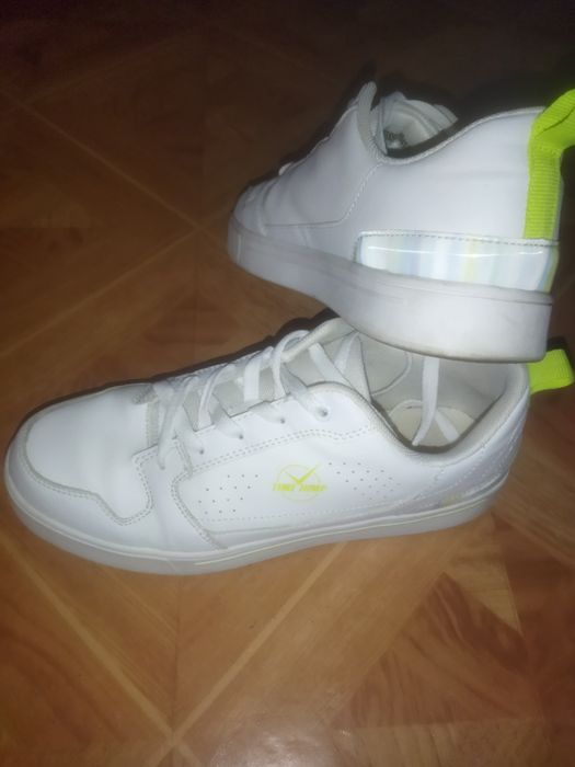 Продам кеды кроссы