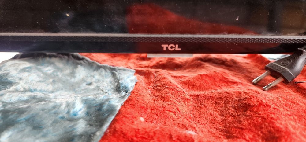 Телевизор TCL LED40D3000