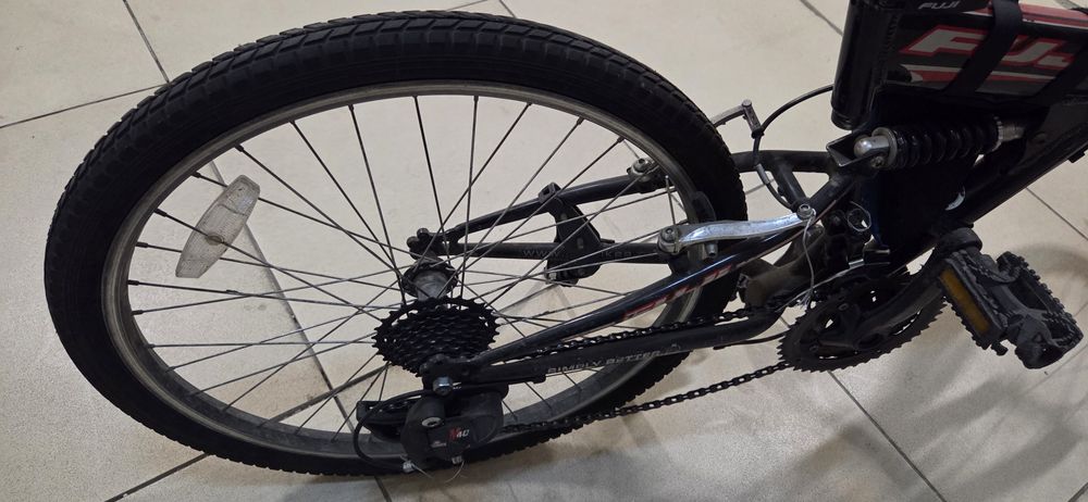 Велосипед Fuji discovery.