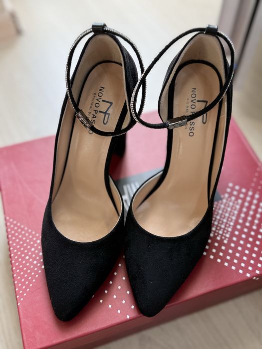 Замшевые туфли продам