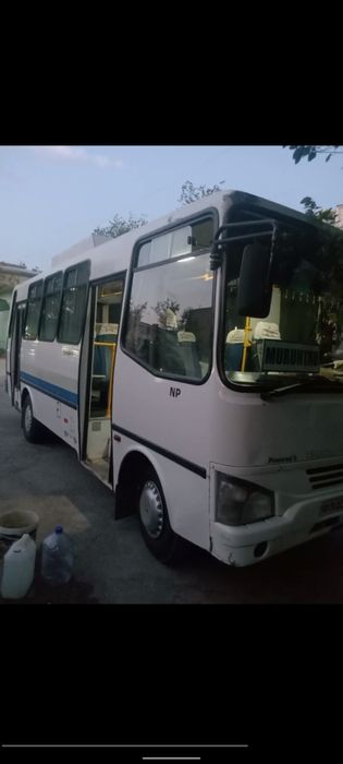 Автобус 2011 года