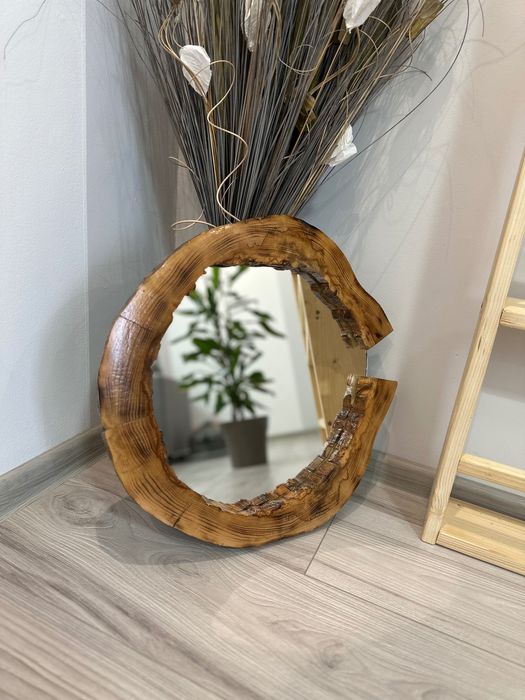 Oglindă decorativă de lemn