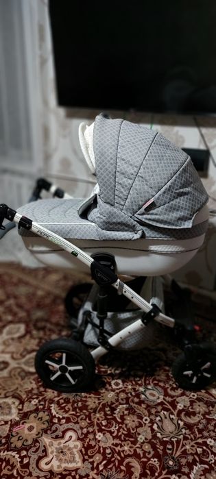 Продам детские коляски (цена за обе коляски)