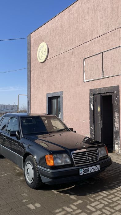 Продам Mercedes 124