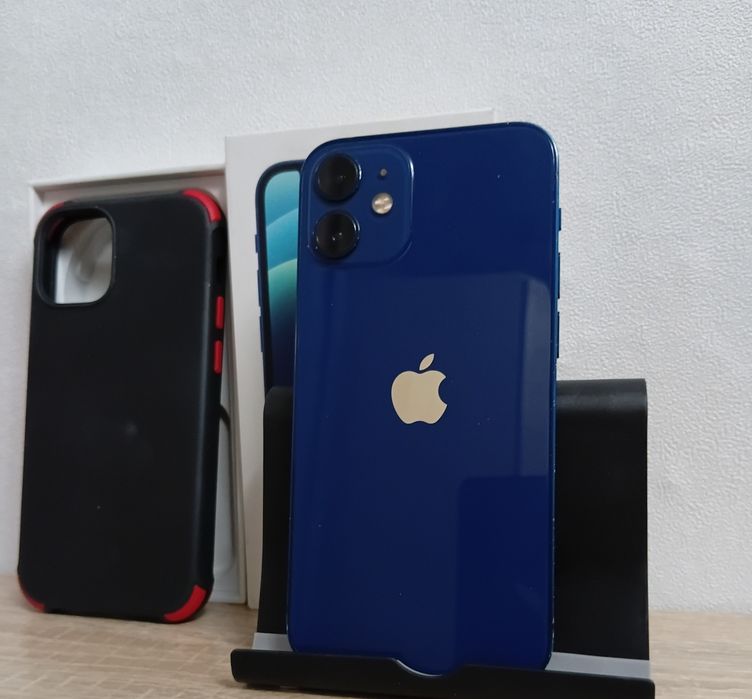 Iphone 12 Mini с документами.