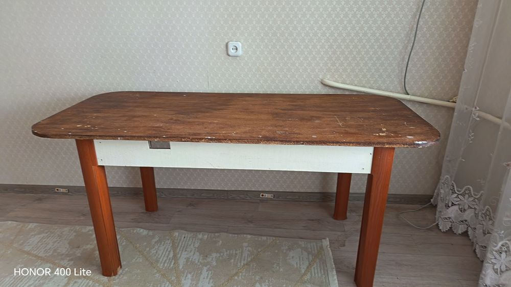 Продам б/у стол для гостиной