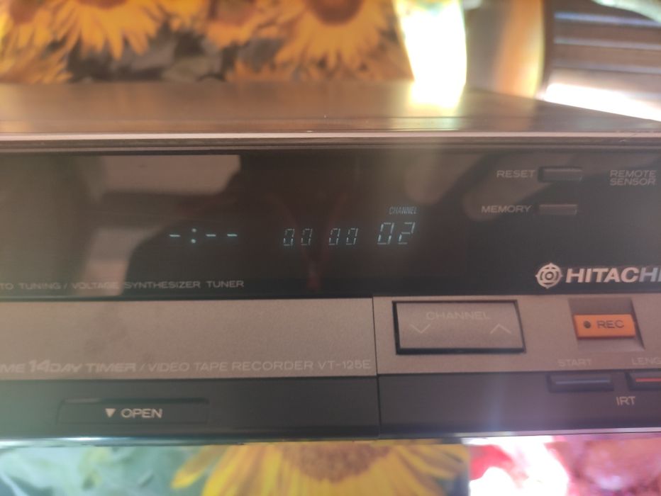 HITACHI video deck model: VT-125E