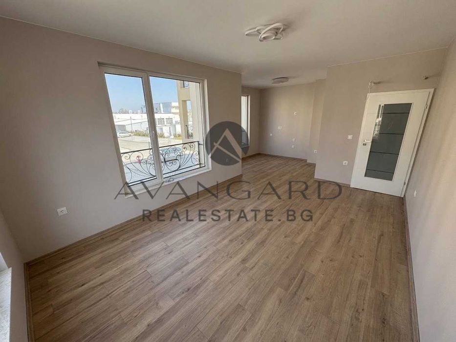 Продава се Двустаен апартамент в Пловдив, Кършияка - 74 кв.м за 1041 €/кв.м - Снимка #1