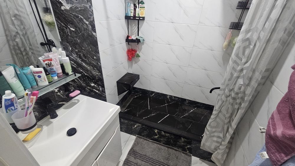 Сотилади срочно .Спутник 16а 3 хона 16/16 этаж 71500& мебель техникала