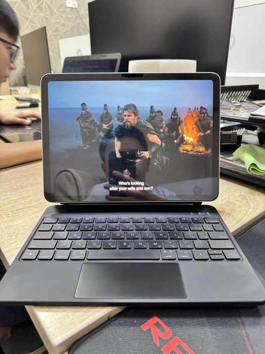 ipad air m2 11 inch 95% ideal (Starlight) magik keyboard в подарок