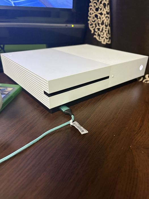 Vand xbox one S in stare excelenta