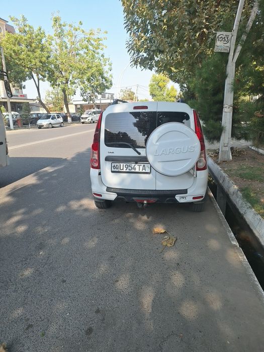 Лада Ларгус сотилади