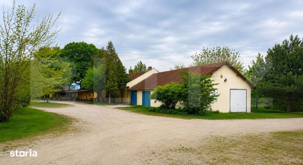 Casa cu 3 apartamente+garaje - 372 mp si teren liber, 1.413 mp in Deva