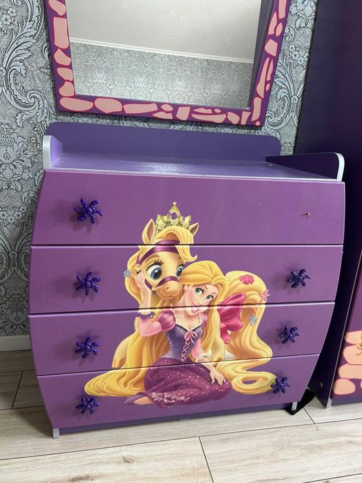 Продам детский уголок , комод,шкаф, стол, тумба