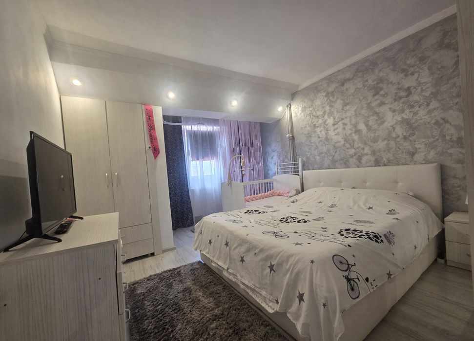 Proprietar, vând Apartament 2 Camere DECOMANDAT + LOC PARCARE – Complet Mobilat și Utilat – Găvana 2