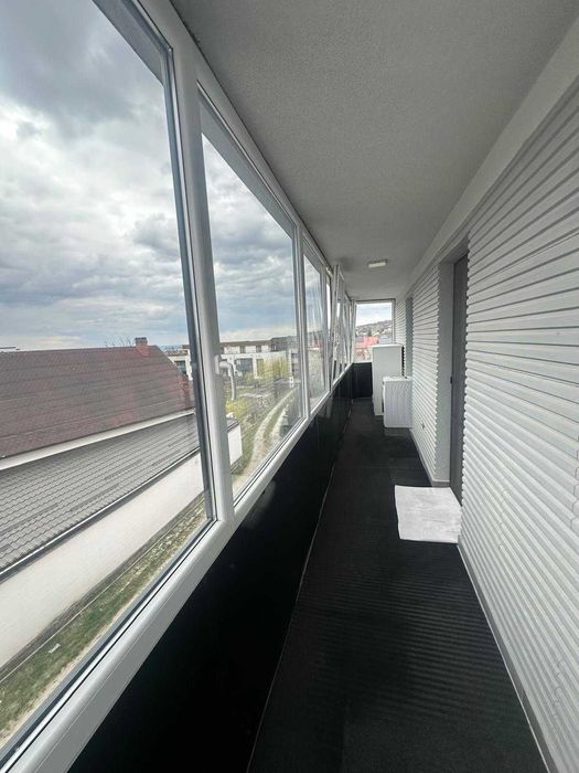 Apartament de vanzare - 3 camere  Zona Marul de Aur